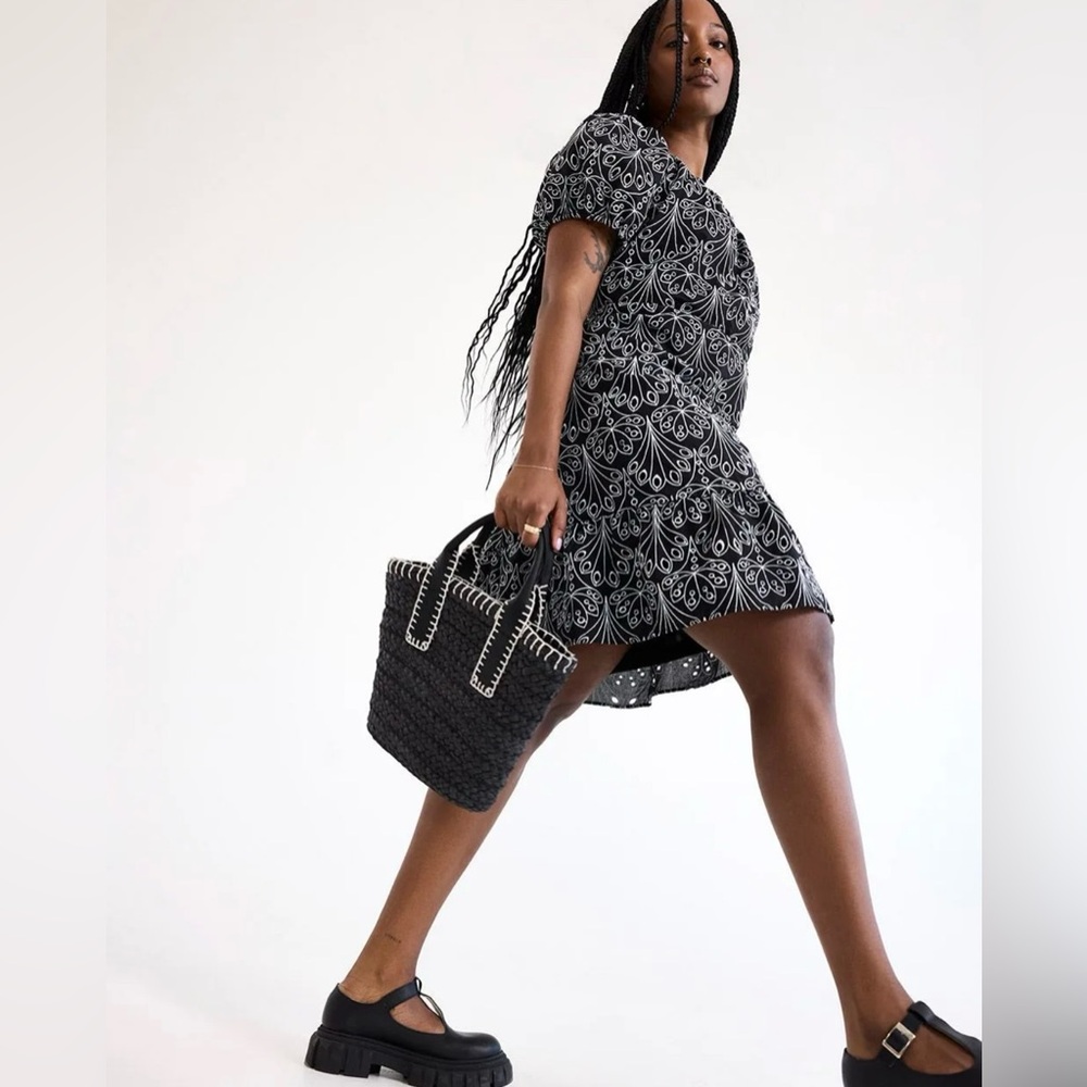 NWT Short-Flutter-Sleeve Eyelet Dress - Picture 2 of 5
